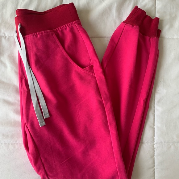 Figs Women’s Shocking Pink Zamora Jogger - Picture 1 of 4